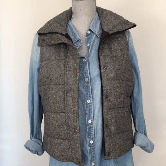 Old Navy Tweed Puffer Vest, size Small 🖤 - Picture 4 of 13